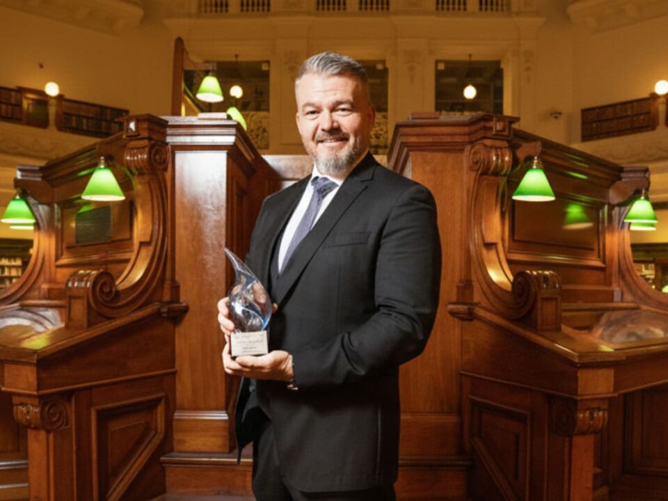 Monash Business School honors Scott Cairns with Professional Achievement Award